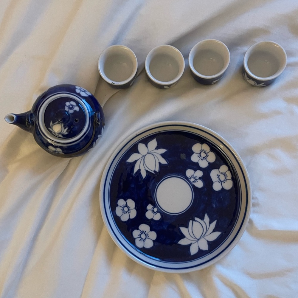 Miniature Tea Set - Picture 2 of 4
